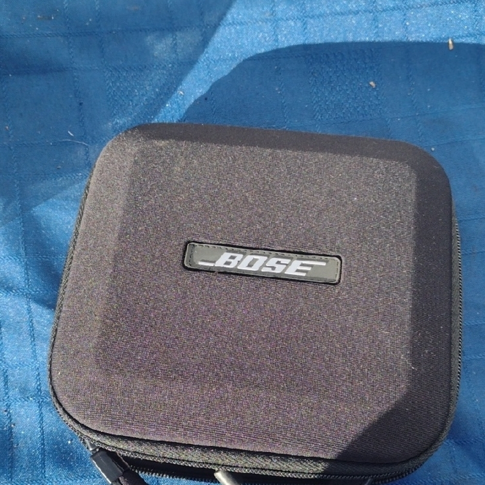 Bose OE Silver Headphones with Case NWOT - Picture 2 of 2